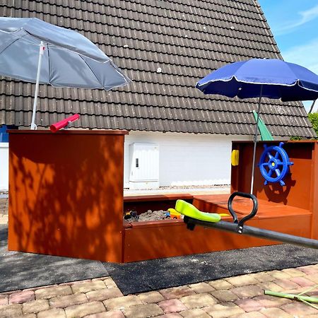 Familienfreundliches Ferienhaus In 5 Min Zum Strand Mit Terrasse Und Kostenlosem Parkplatz Cuxhaven Exterior photo