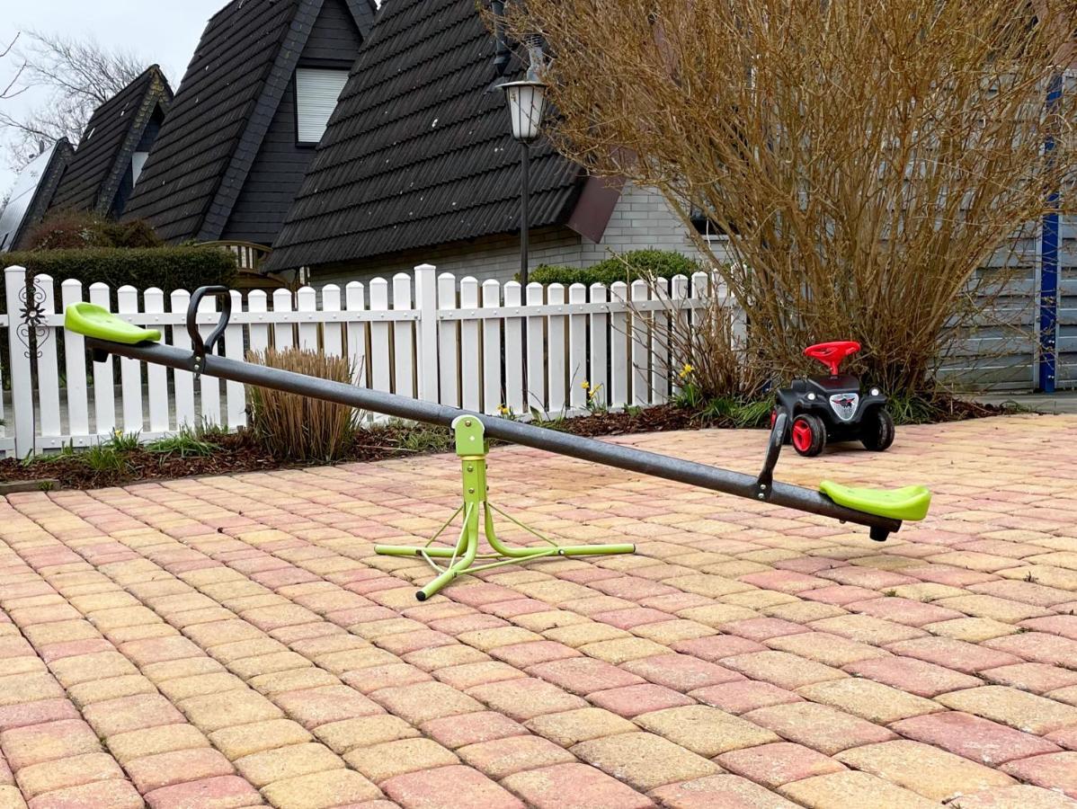 Familienfreundliches Ferienhaus In 5 Min Zum Strand Mit Terrasse Und Kostenlosem Parkplatz Cuxhaven Exterior photo